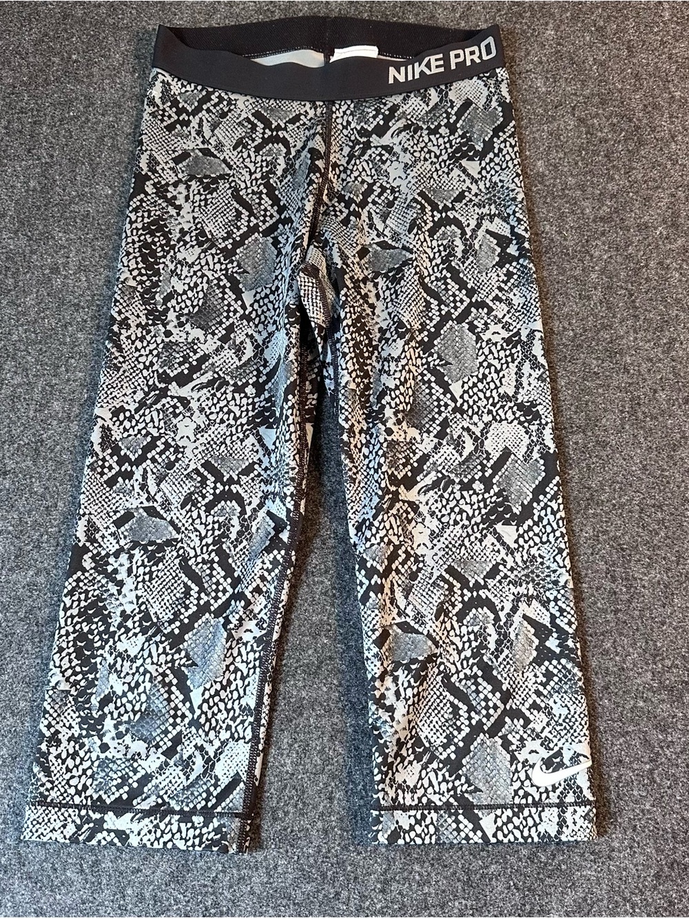 Nike Black and Gray Snake-Print Cropped Leggings